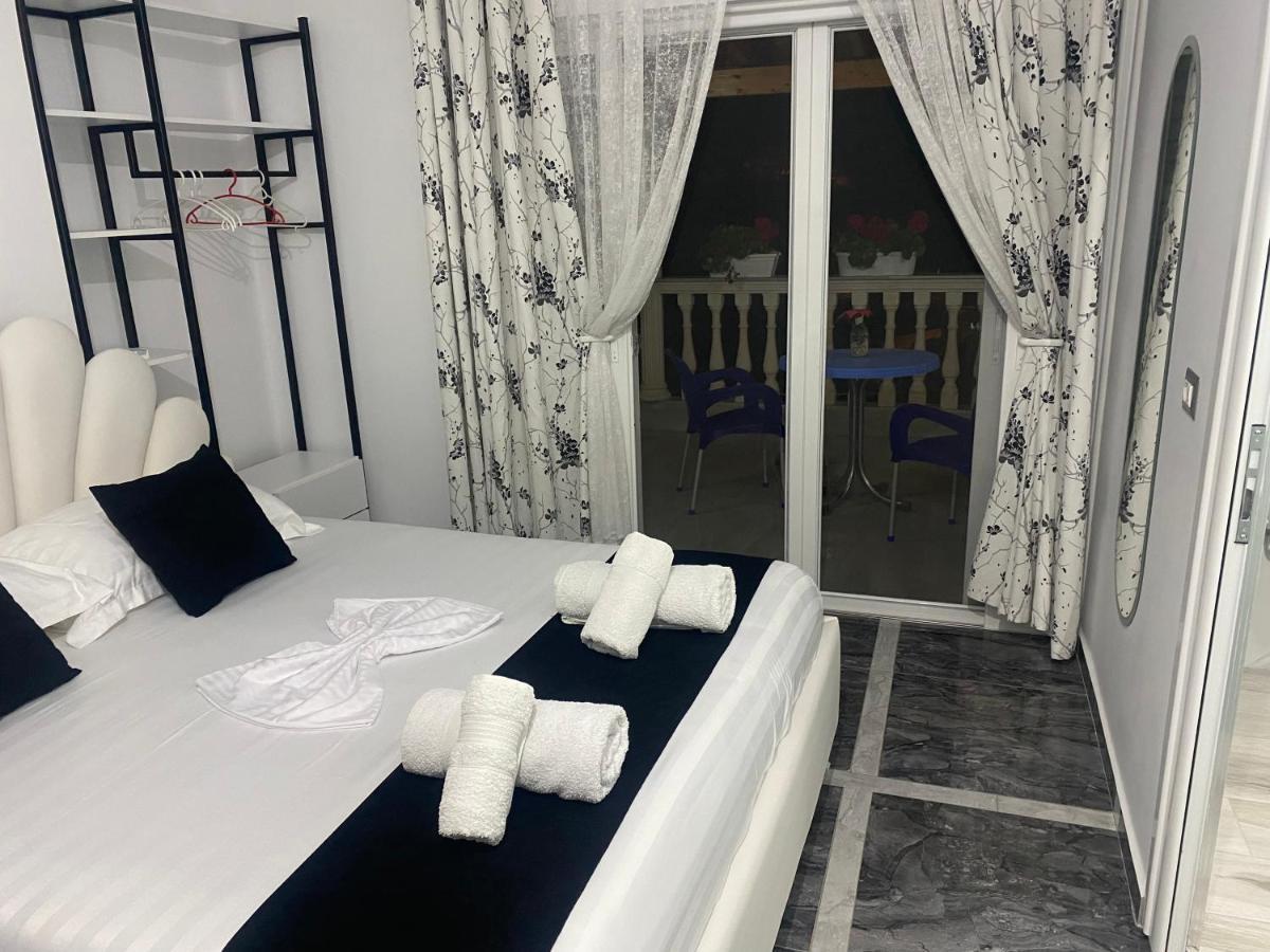 Vila Sinani Sarandë Exterior foto